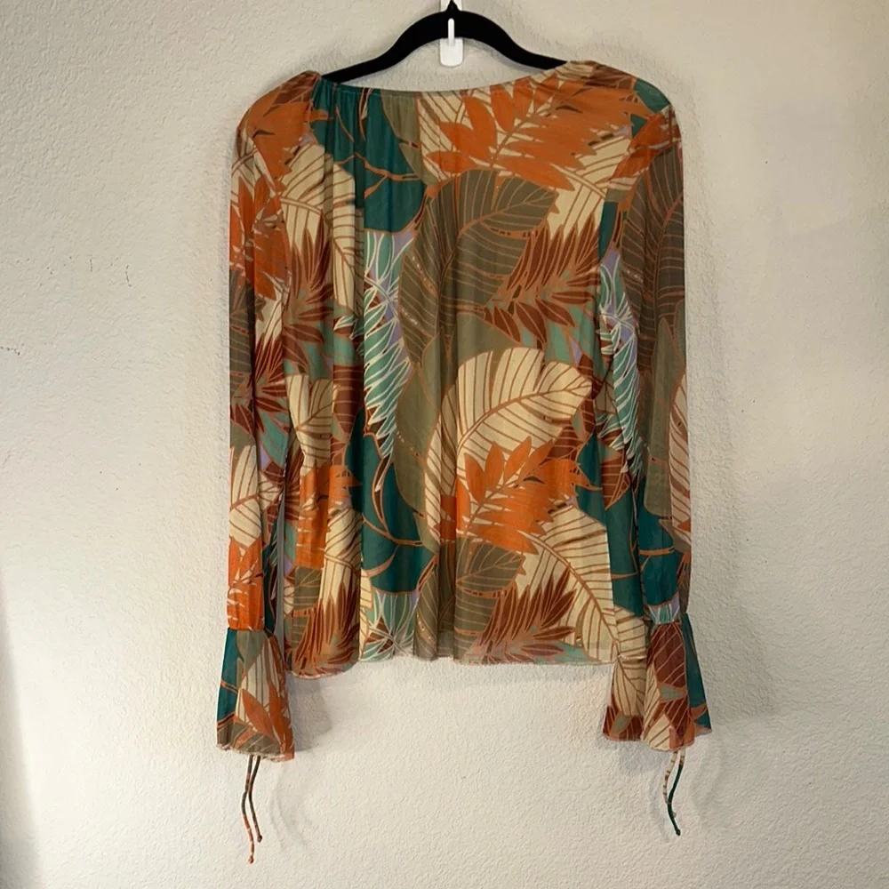 DR2 blouse features